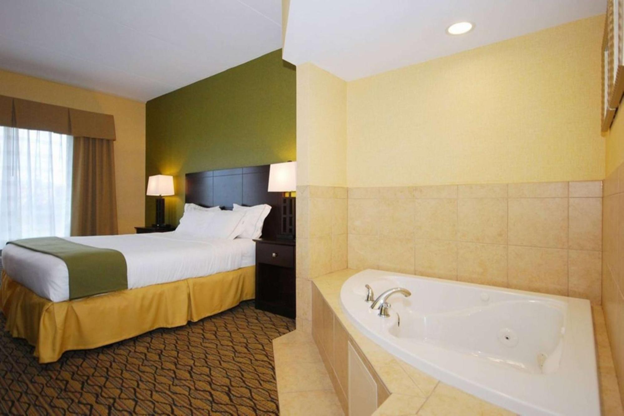 Wingate By Wyndham Kittanning Hotel Екстериор снимка